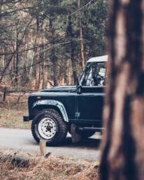 Land Rover Defender 110 front in green